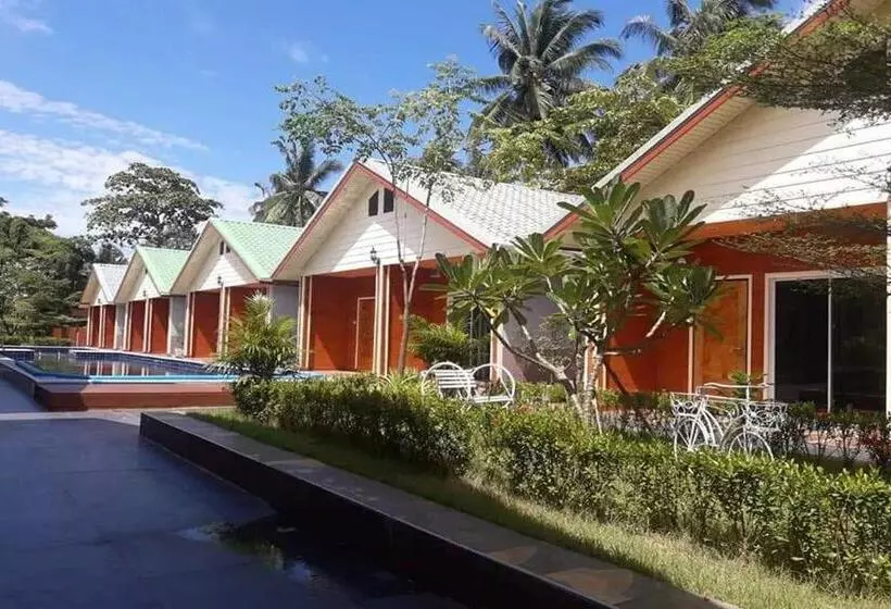 Phenwaree Amphawa Resort