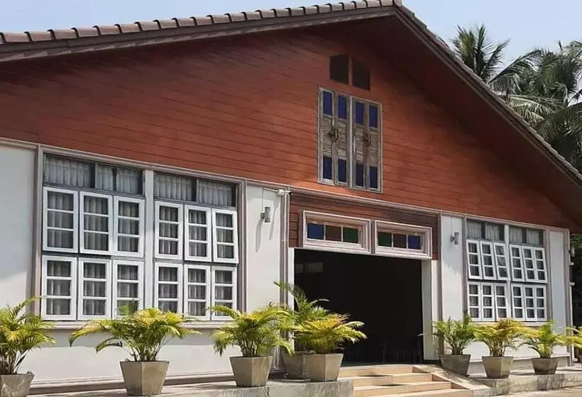 Phenwaree Amphawa Resort