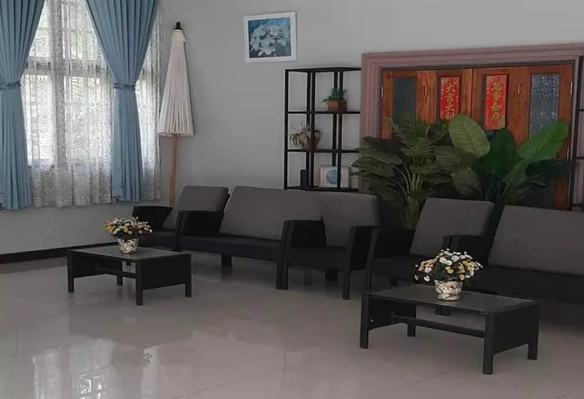 Phenwaree Amphawa Resort