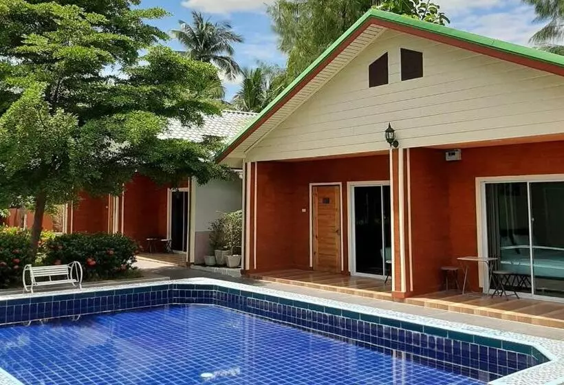 Phenwaree Amphawa Resort