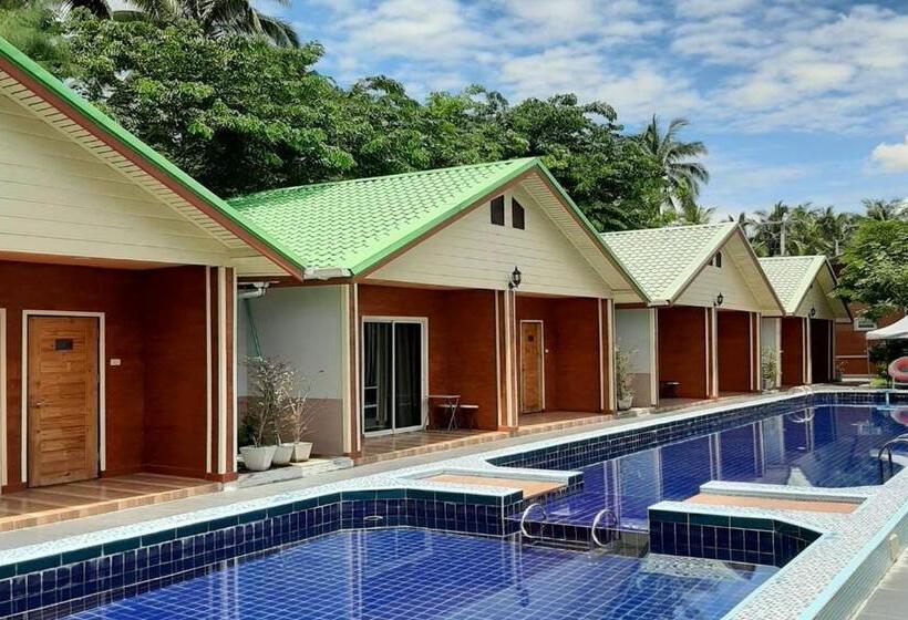 Phenwaree Amphawa Resort