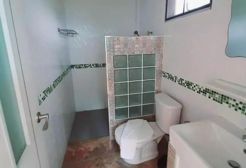 Phenwaree Amphawa Resort