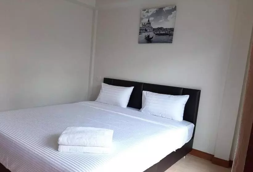 Phenwaree Amphawa Resort