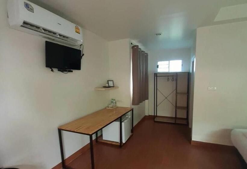 Phenwaree Amphawa Resort