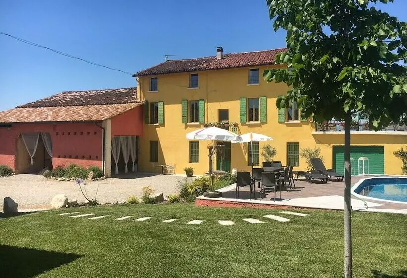 Hotelli B&b La Valle Dei Vigher