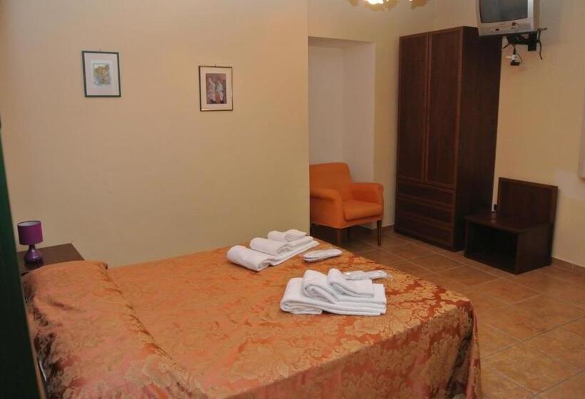 فندق Locanda Degli Illustri