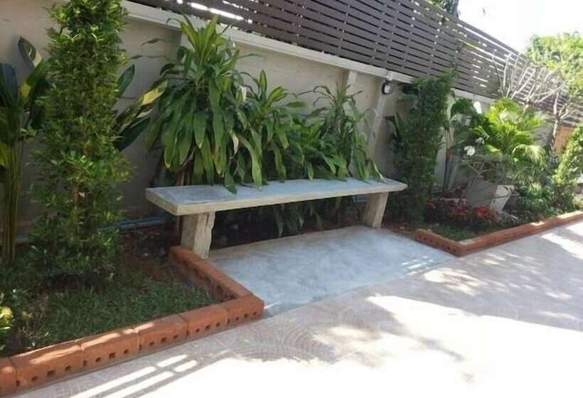 Отель Waen Petch Place