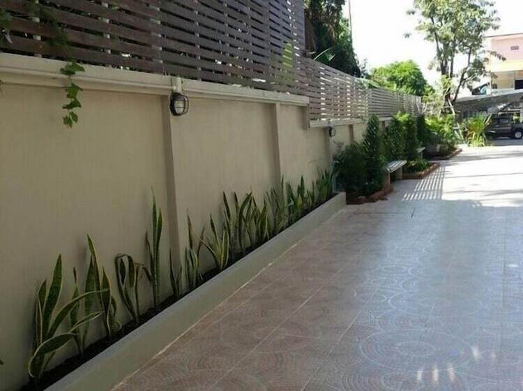 Отель Waen Petch Place