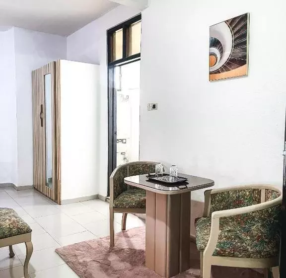 Hill View Hotel Mccarthy Hills