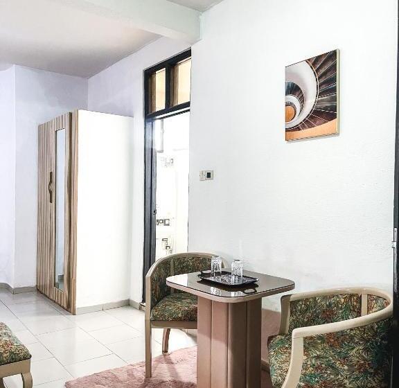 Hill View Hotel Mccarthy Hills