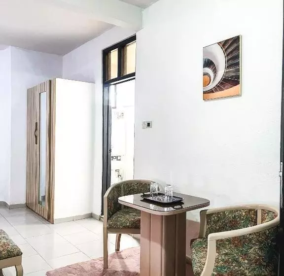 Hill View Hotel Mccarthy Hills