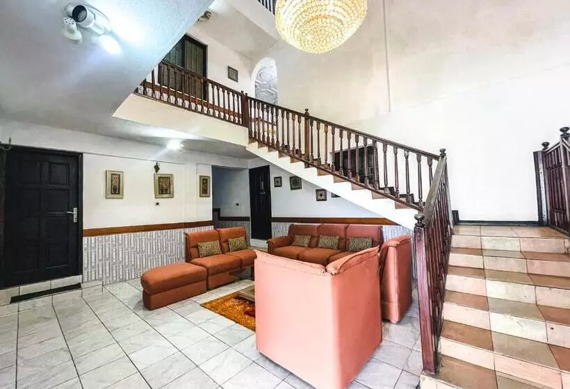 Hill View Hotel Mccarthy Hills