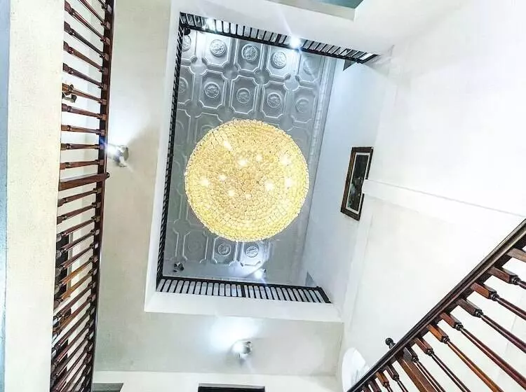 Hill View Hotel Mccarthy Hills