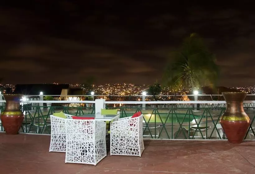 Hill View Hotel Mccarthy Hills