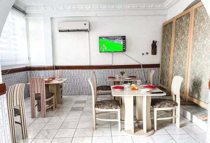 Hill View Hotel Mccarthy Hills