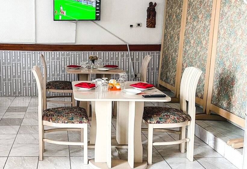 Hill View Hotel Mccarthy Hills