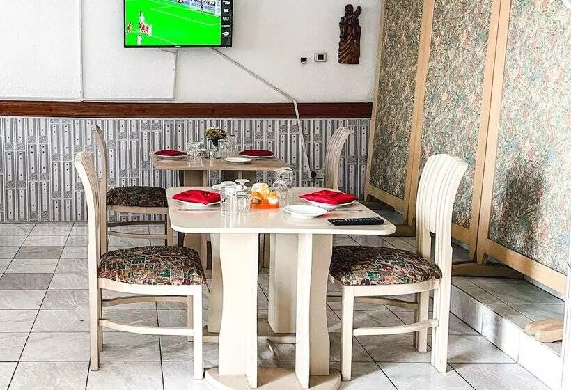 Hill View Hotel Mccarthy Hills