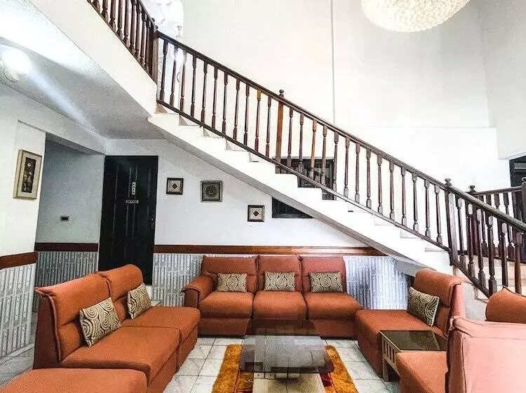 Hill View Hotel Mccarthy Hills