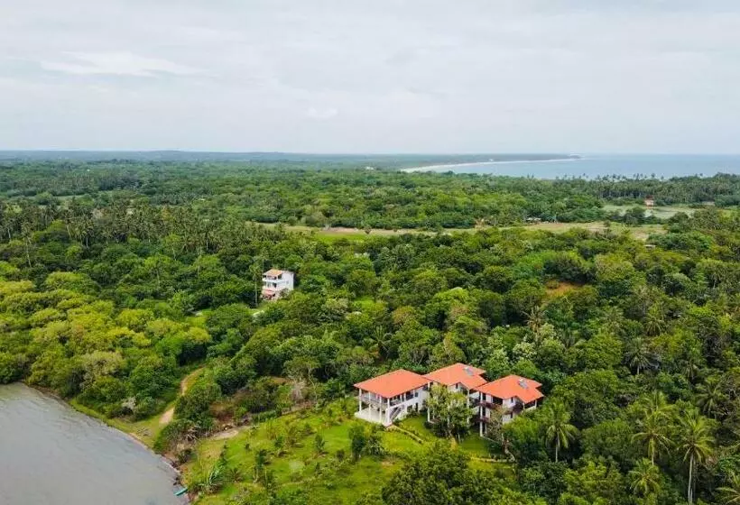 Hotelli Ashansa Lagoon Resort