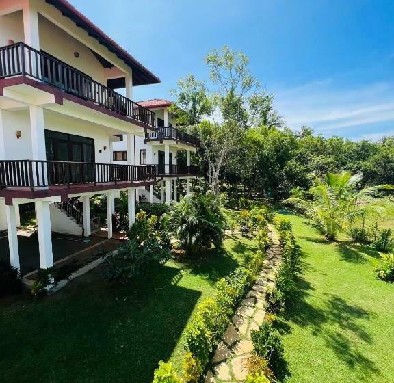 فندق Ashansa Lagoon Resort