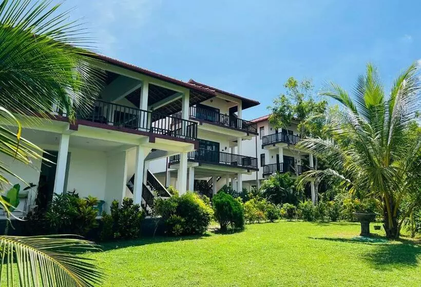 Hotelli Ashansa Lagoon Resort