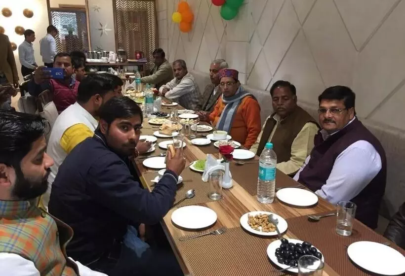 Hotelli Palm Luxury Inn