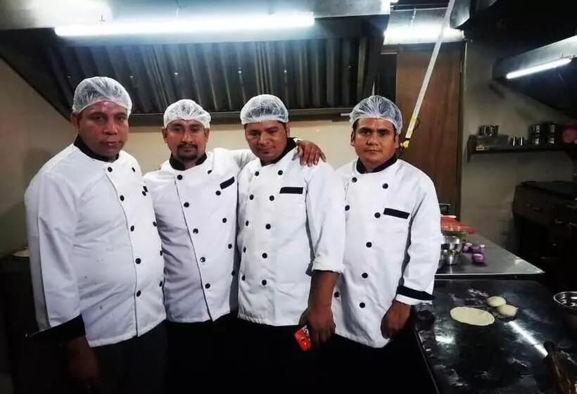 Hotelli Palm Luxury Inn