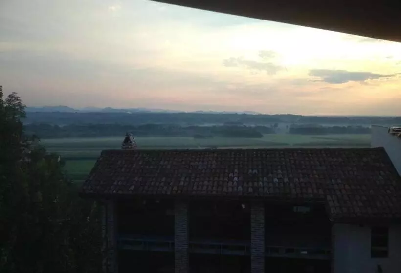 Maaseutuhotelli La Carosera