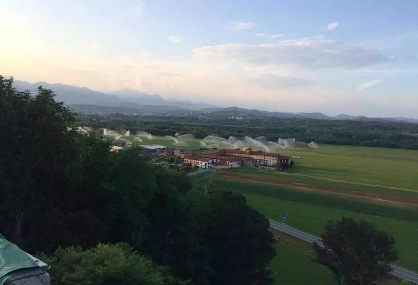 Maaseutuhotelli La Carosera