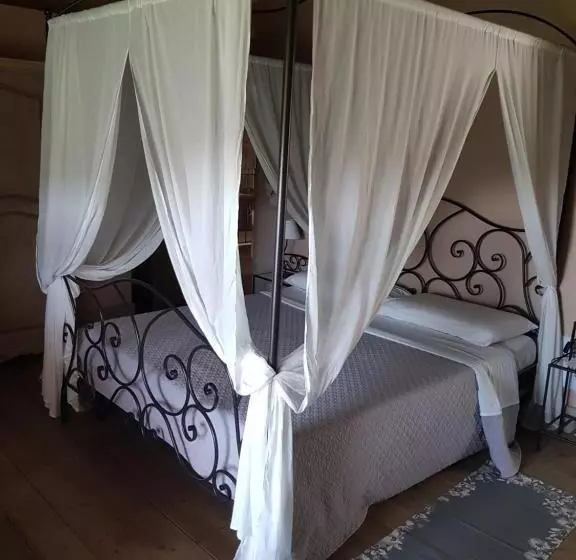 Maaseutuhotelli La Carosera