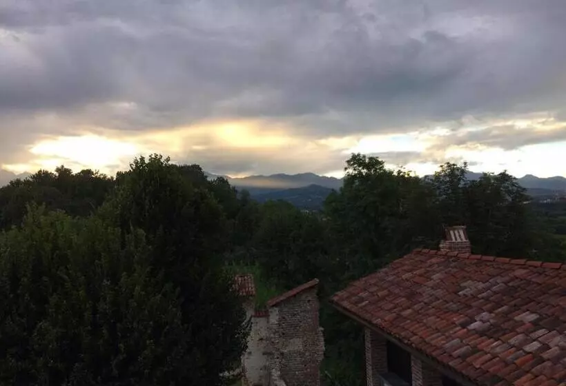 Maaseutuhotelli La Carosera