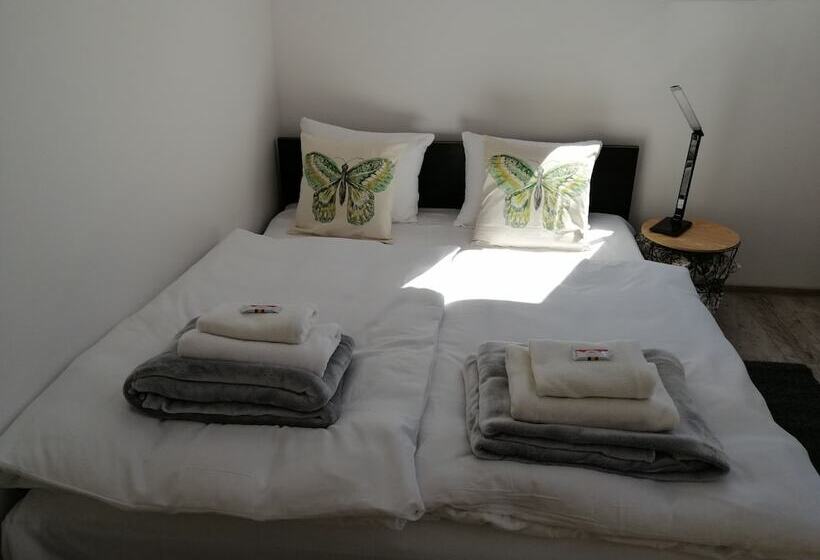 פנסיון Coffee Inn