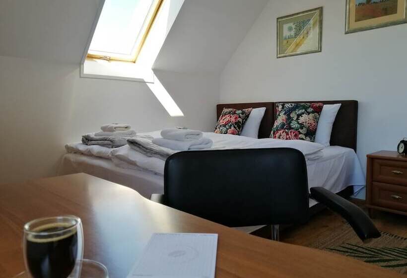 פנסיון Coffee Inn