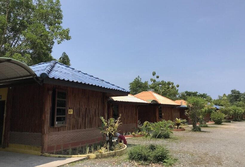 هتل Taweesuckkittiya Resort