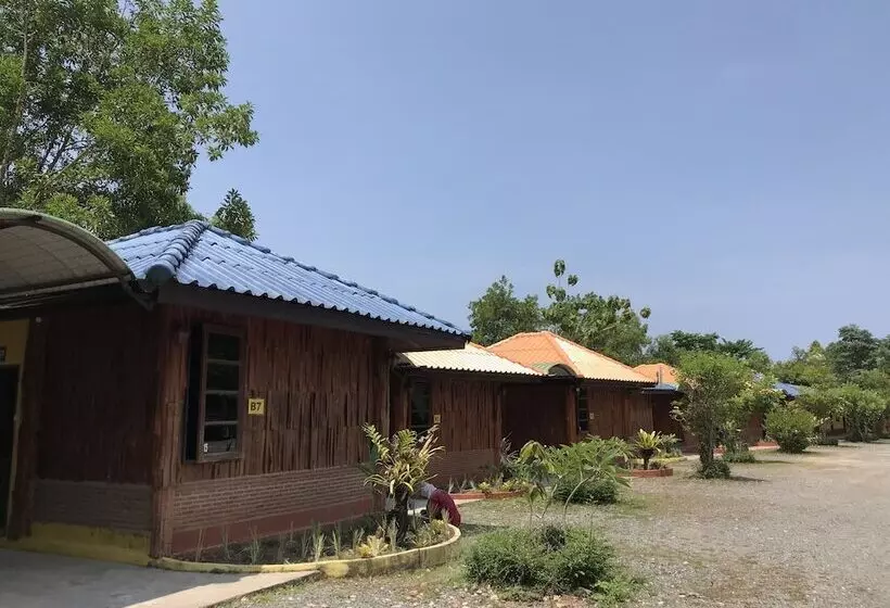 هتل Taweesuckkittiya Resort