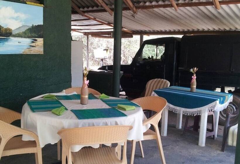 פנסיון Captains Bird Safari Lodge