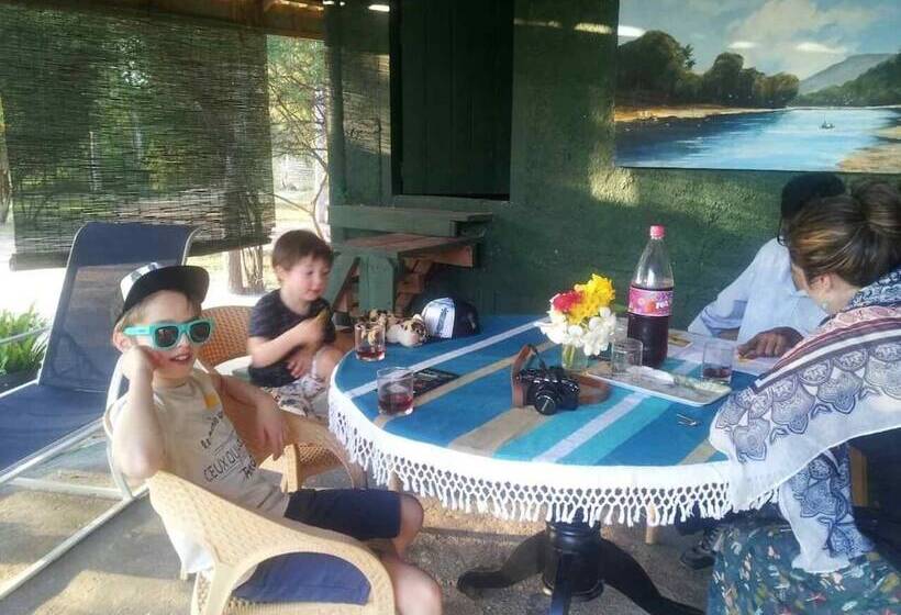 פנסיון Captains Bird Safari Lodge