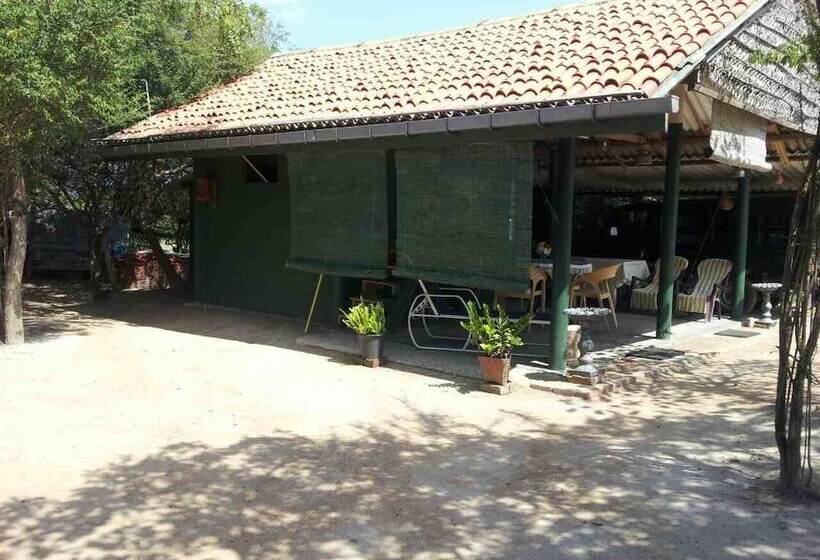 פנסיון Captains Bird Safari Lodge