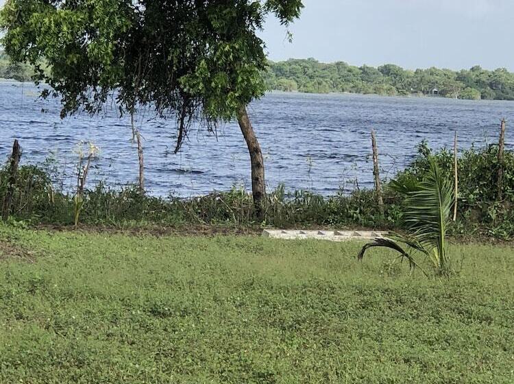 פנסיון Captains Bird Safari Lodge