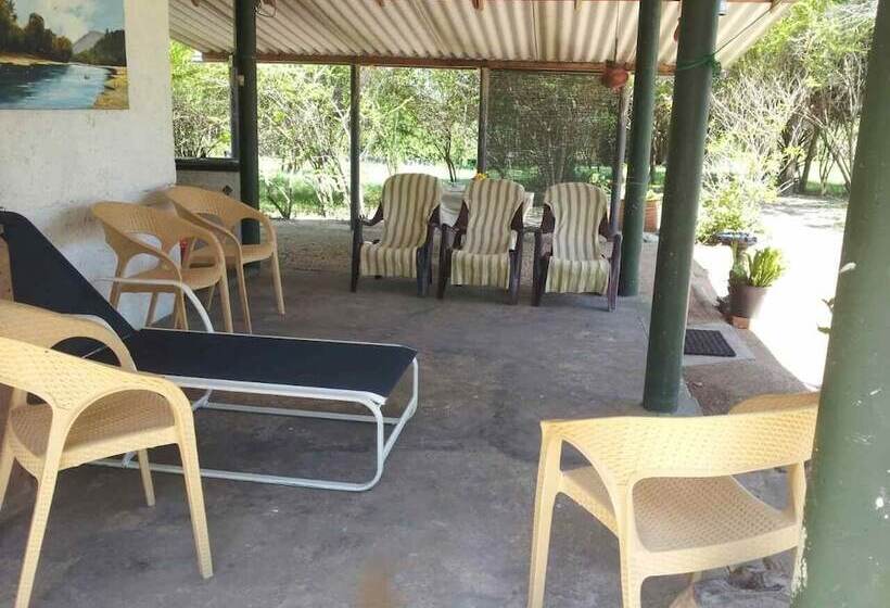 פנסיון Captains Bird Safari Lodge