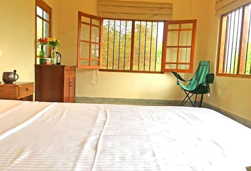 פנסיון Captains Bird Safari Lodge