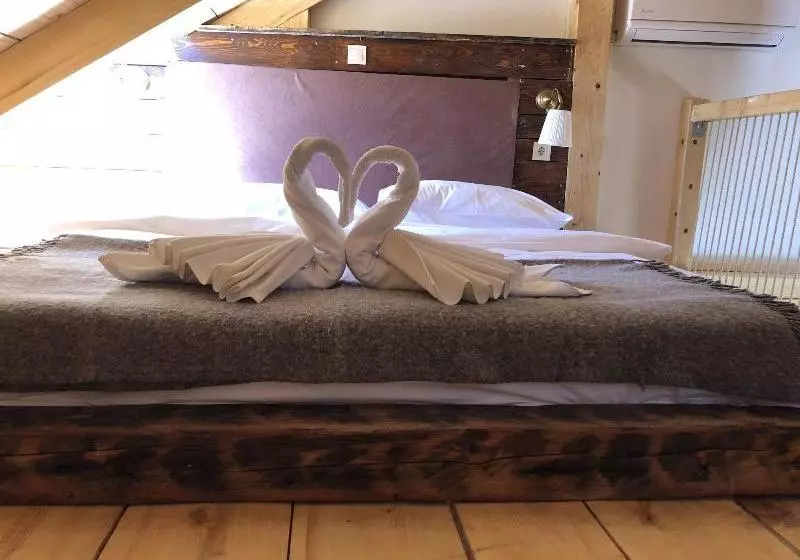 Majatalo Mulberry House