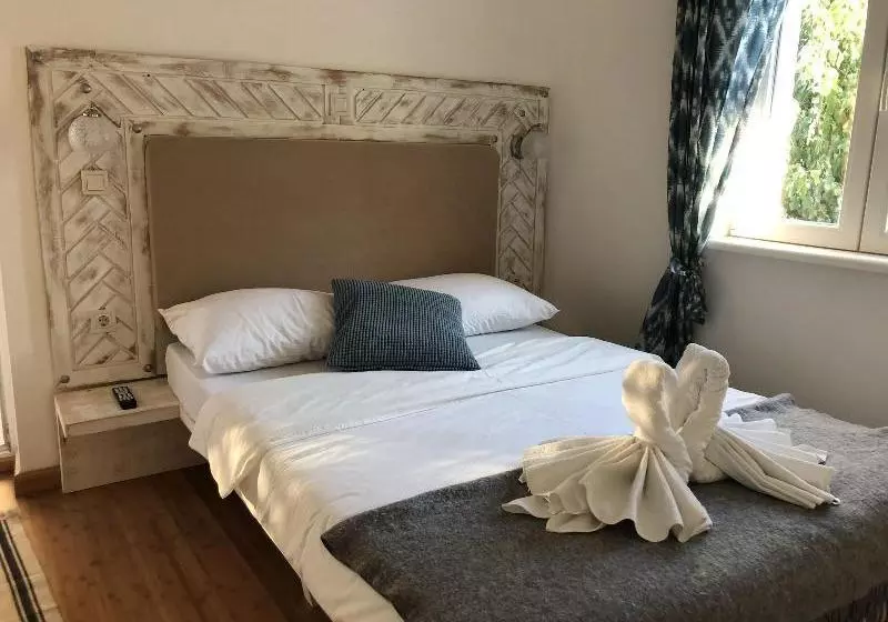 Majatalo Mulberry House