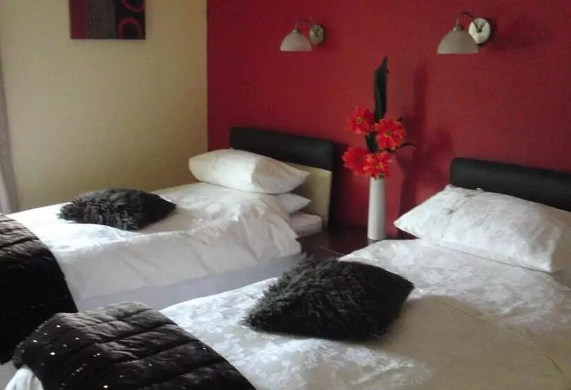 Aamiaismajoitus (B&B) Woodlands House