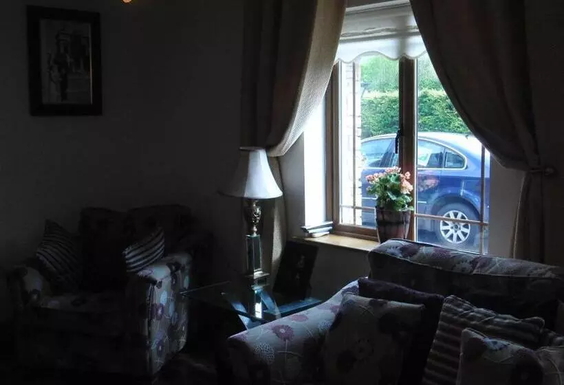 Aamiaismajoitus (B&B) Woodlands House