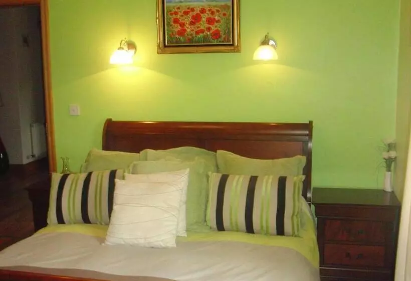 Aamiaismajoitus (B&B) Woodlands House