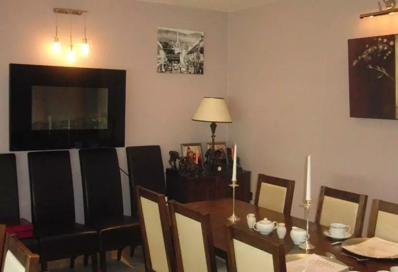 Aamiaismajoitus (B&B) Woodlands House