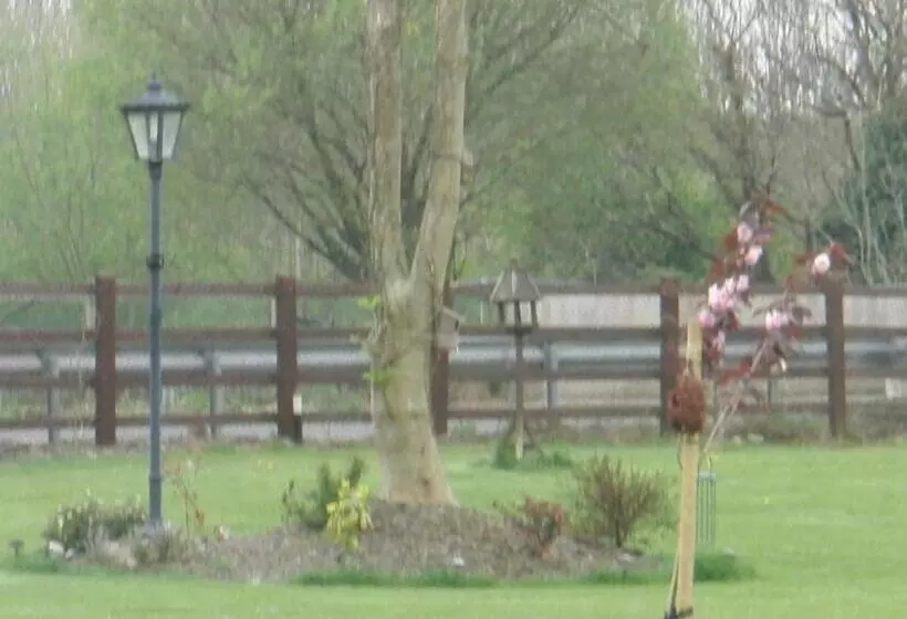 Aamiaismajoitus (B&B) Woodlands House