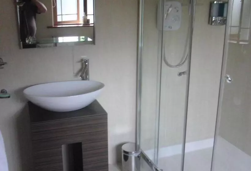 Aamiaismajoitus (B&B) Woodlands House