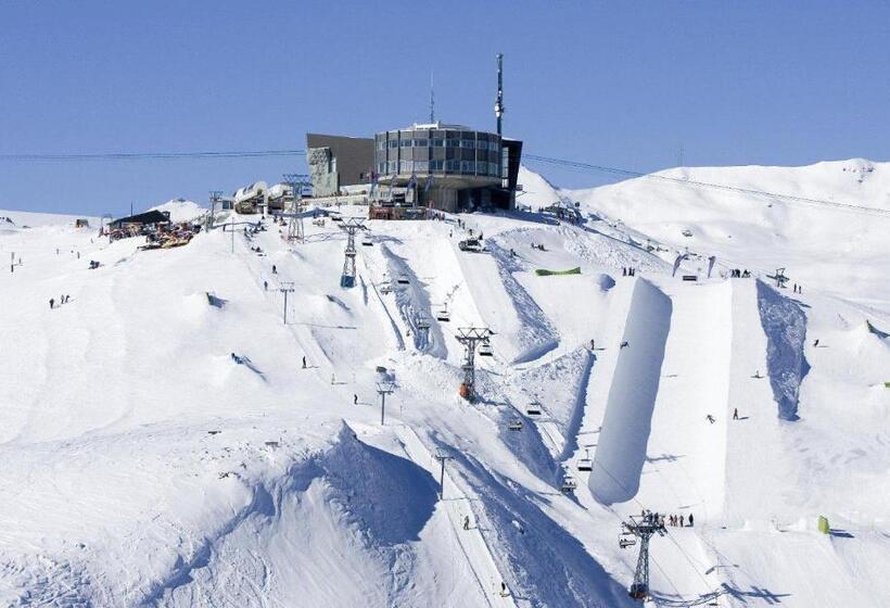 Boardercamp Laax   Swiss Mountain Hostel